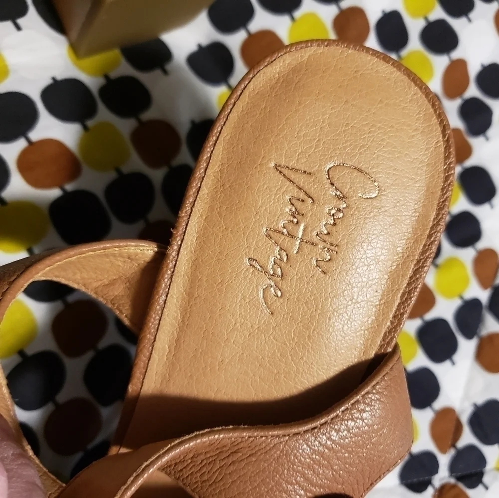 EUC Crown Vintage Goldtone & Beige LeatherPlatform Heels Size 9.5
